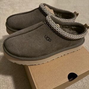 UGG Tazz dried oregano Suede Cozy Slip-Ons BRAND NEW in box